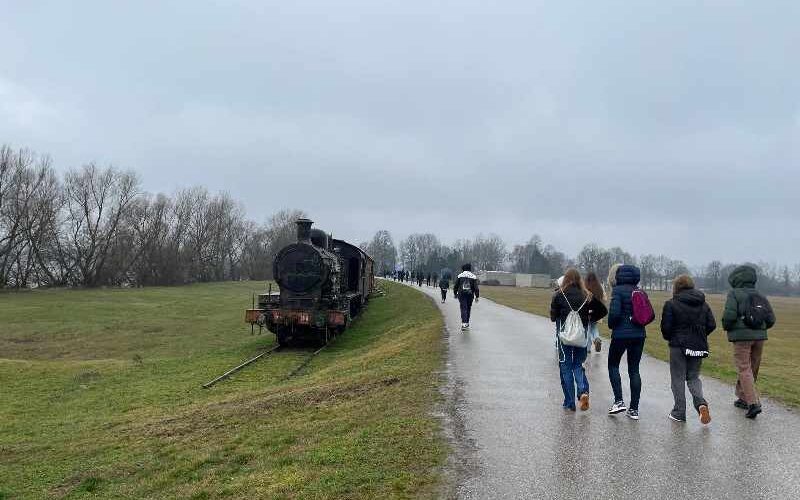 Terenska nastava osmih razreda Osnovne škole Popovača u Jasenovcu